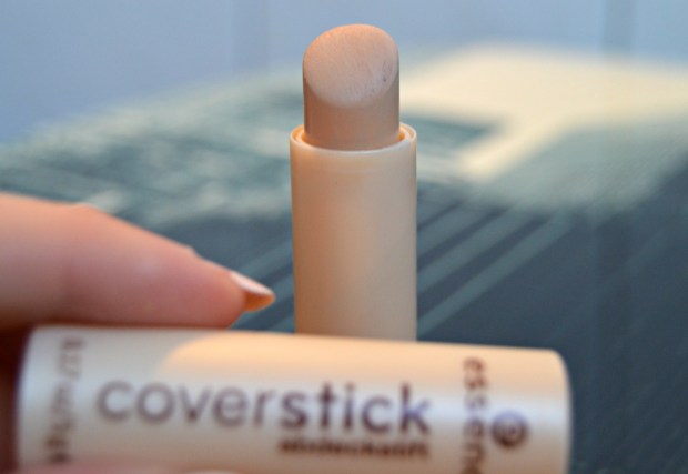 WA_Coverstick_Concealer_Essence_3