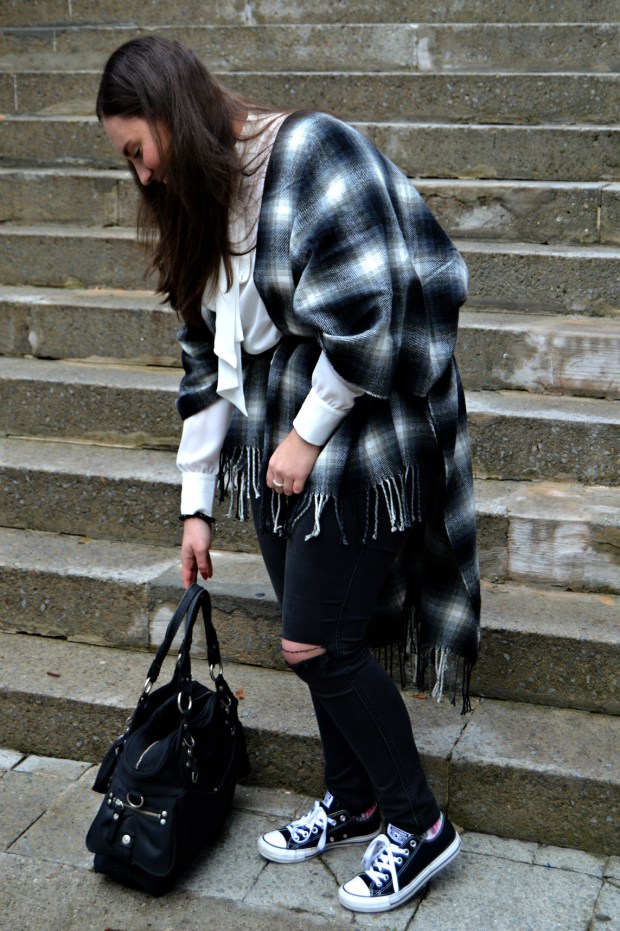 When Anna Outfit Poncho 2