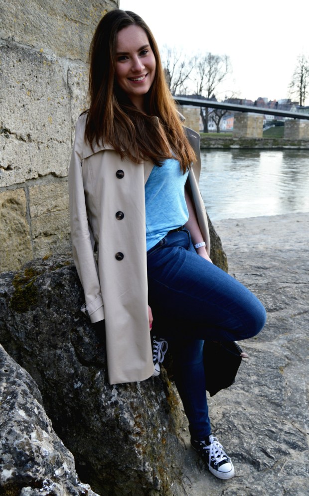 When Anna Fashion Hollister Shirt, Jeans, Trenchcoat 3