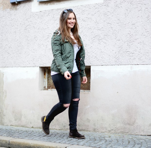 When Anna Ripped Jeans Jacke Guess Shirt Hilfiger Stiefeletten Fashion 3