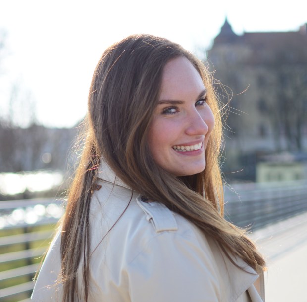 When Anna Trenchcoat Shirt Sneaker 5