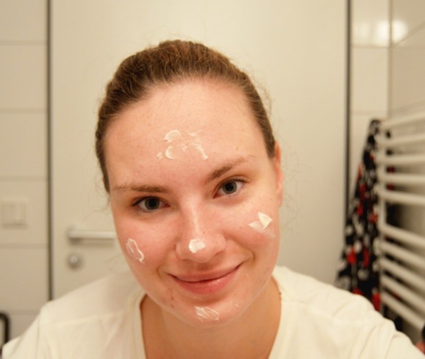 Gesichtspflegeroutine 1