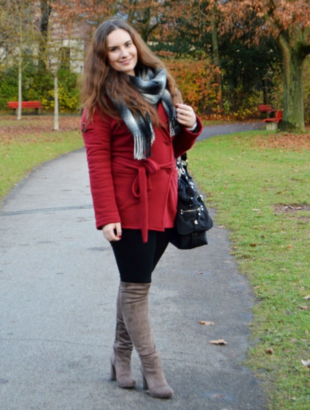 when-anna-overknees-4